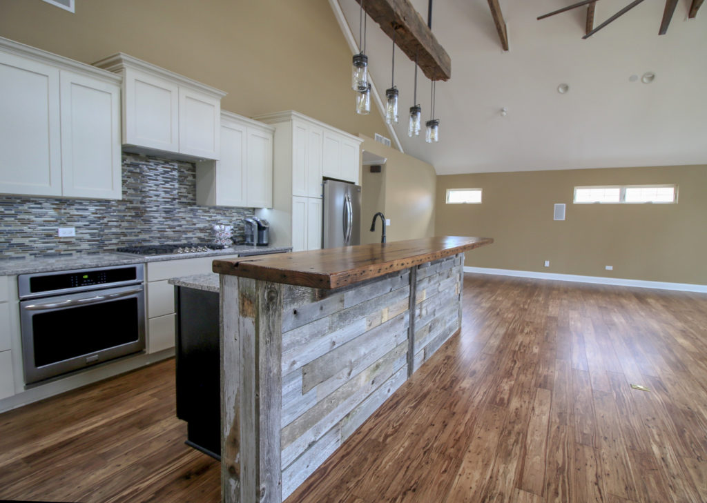 Large Open-space Floor Plan with Live-edge Bar