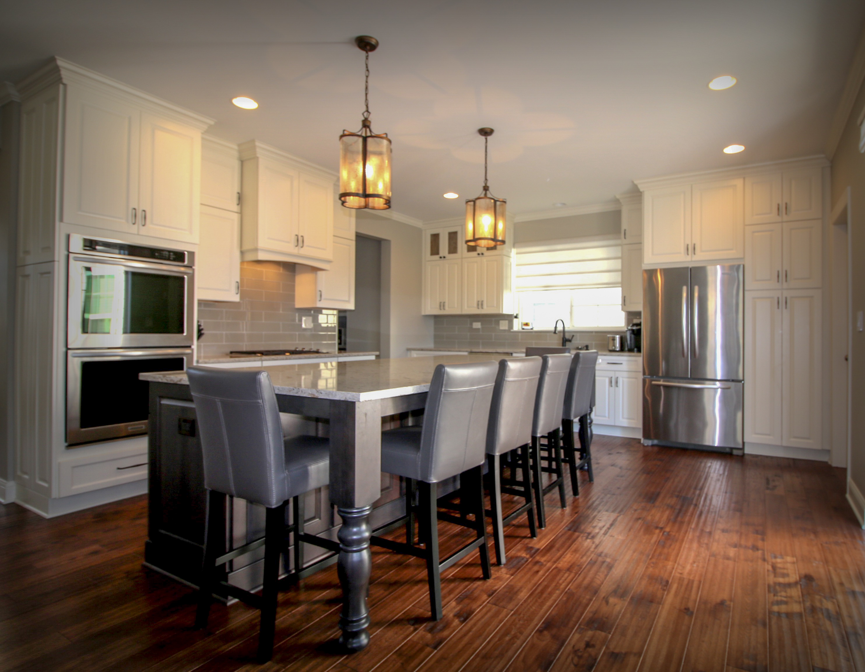 Large Eat-in Grey Kitchen Island