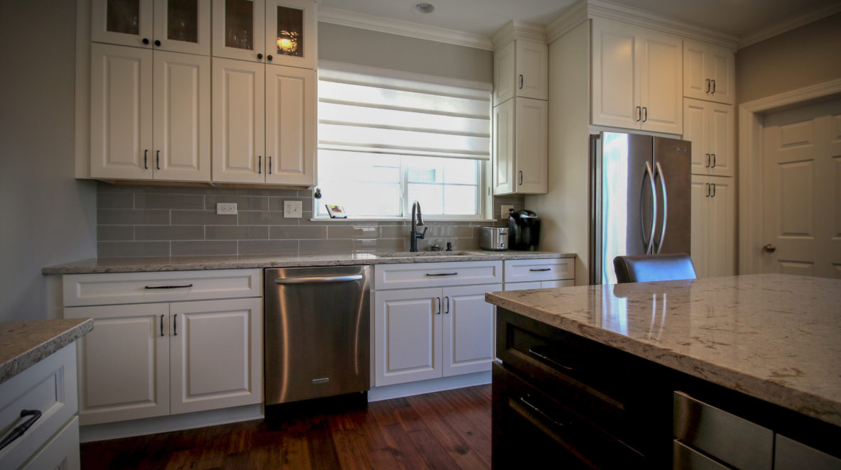 Wide Subway Backsplash With White Tiles