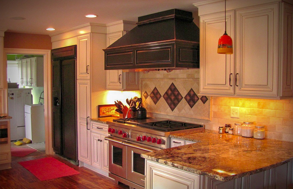 Custom Kitchen Model with Custom Hood